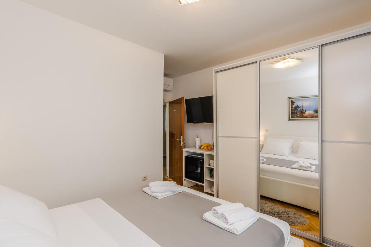 Neva Room With Private Bathroom Zara Esterno foto