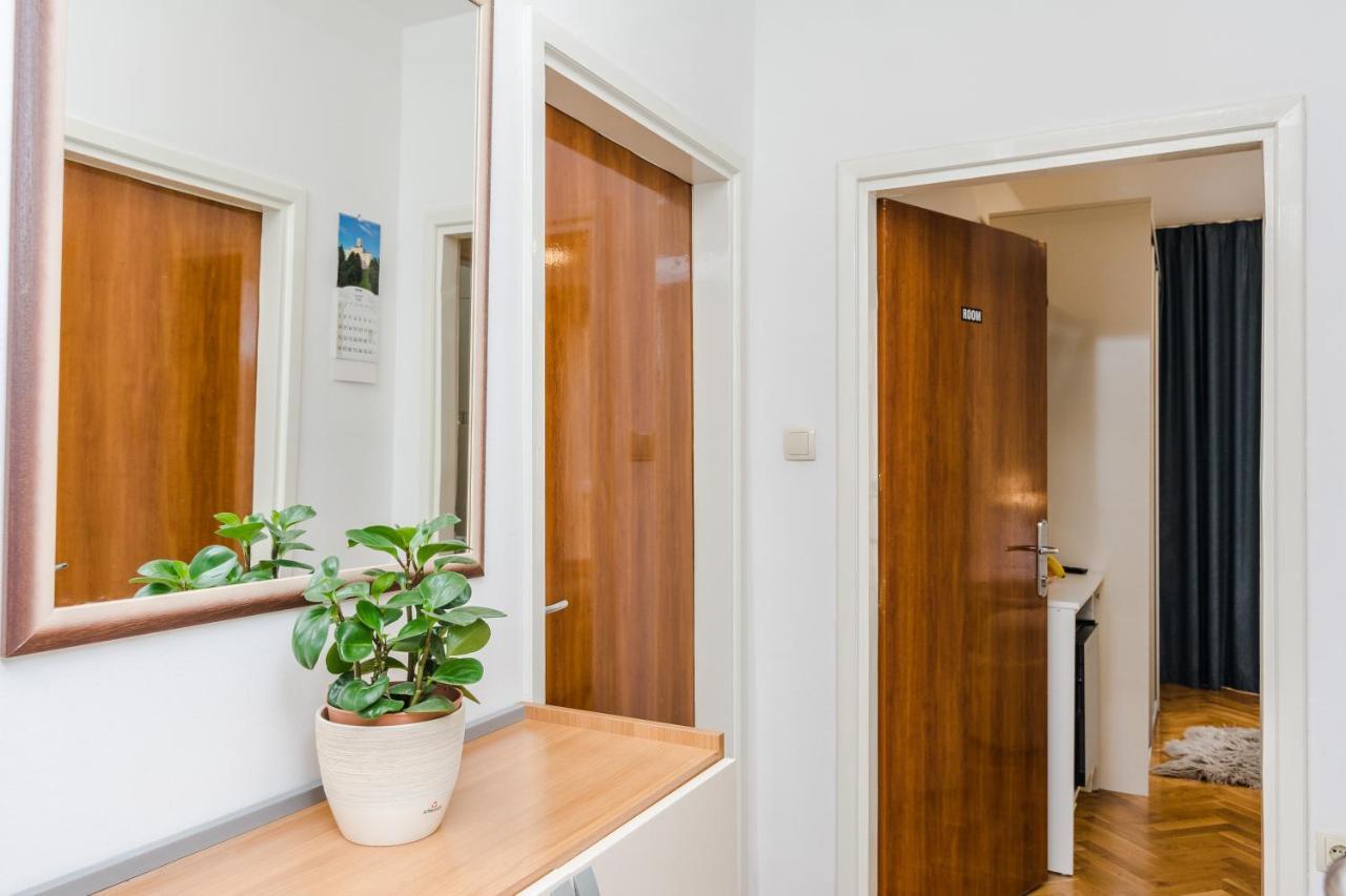 Neva Room With Private Bathroom Zara Esterno foto
