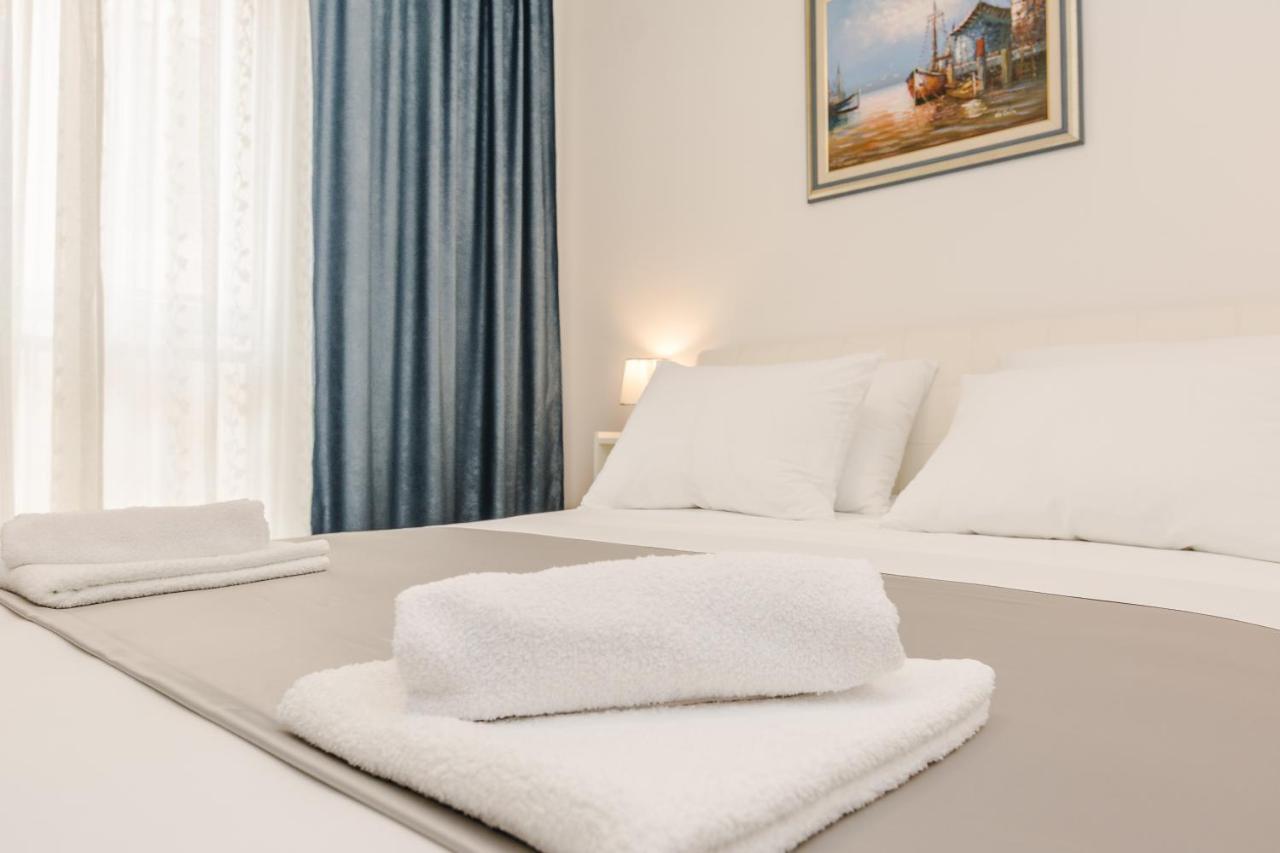 Neva Room With Private Bathroom Zara Esterno foto